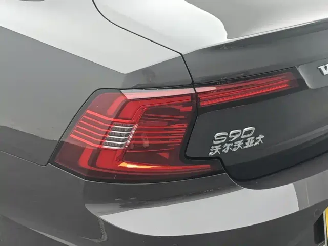 Volvo S90 — Фото автомобиля 13