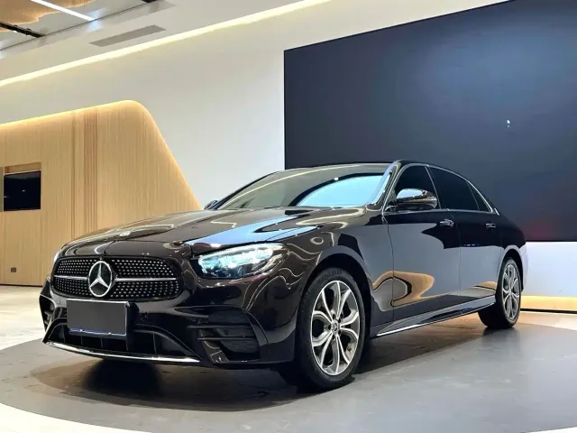 Фотография автомобиля — Mercedes-Benz E-Class