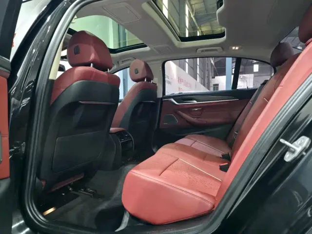 BMW 5 Series — Фото автомобиля 11