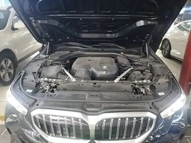 BMW 5 Series — Фото автомобиля 19