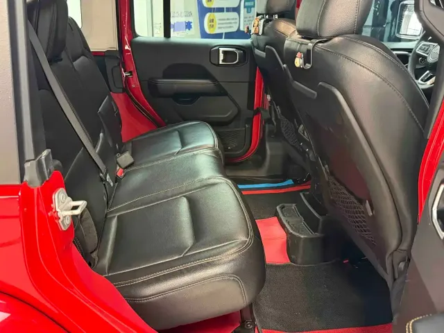 Jeep Wrangler — Фото автомобиля 11