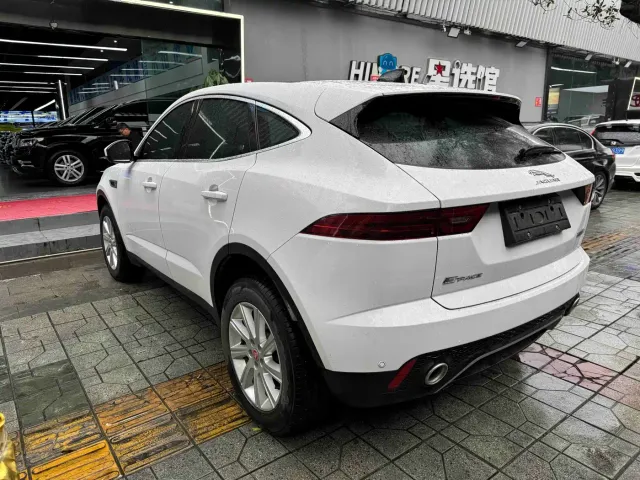 Jaguar E-PACE — Фото автомобиля 7