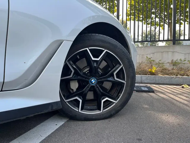 BMW i3 — Фото автомобиля 8