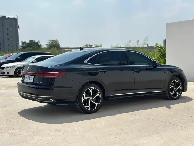 Volkswagen Passat — Фото автомобиля 17