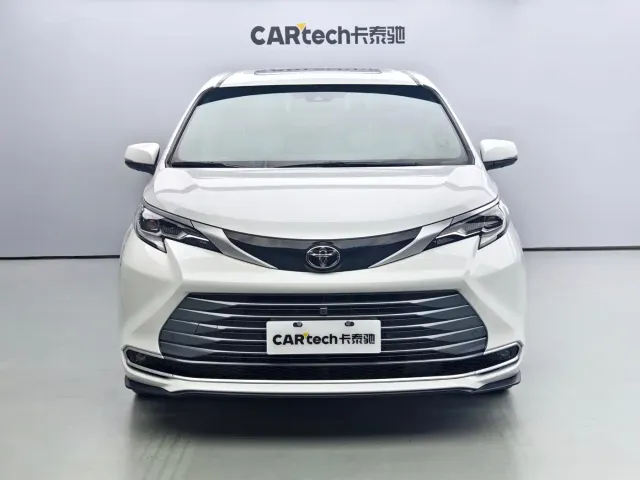 Toyota Toyota Sienna 2021 2.5L Hybrid Comfort Edition — Фото автомобиля 2