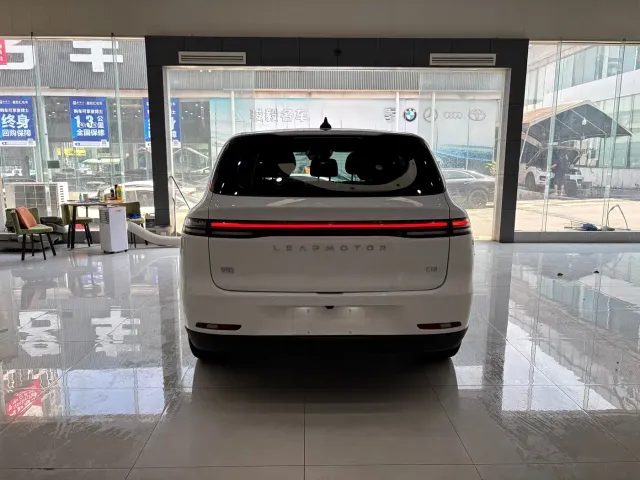 Leapmotor C10 — Фото автомобиля 5