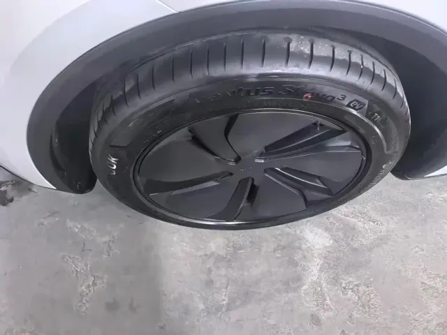 Tesla Model Y — Фото автомобиля 10