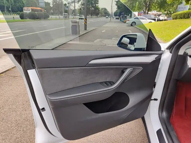 Tesla Model Y — Фото автомобиля 6