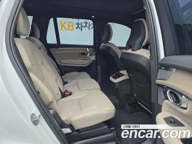 Volvo XC90 — Фото автомобиля 11
