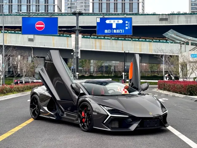 Lamborghini Revuelto — Фото автомобиля 2
