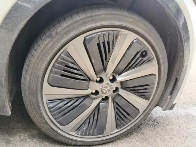 Toyota bZ5 — Фото автомобиля 7
