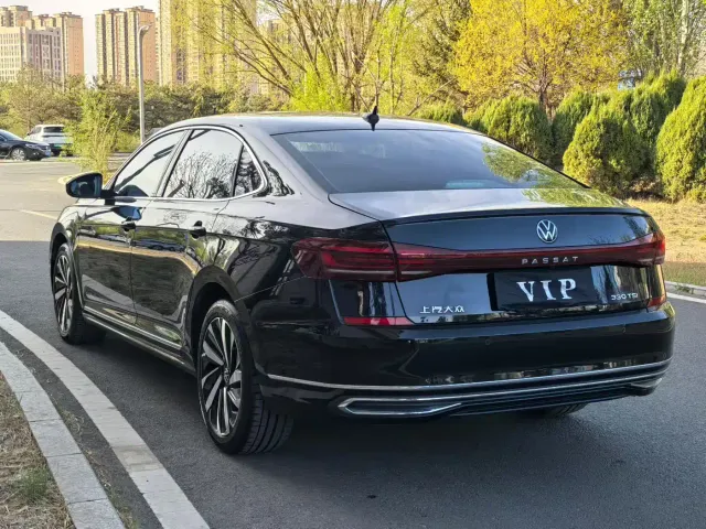 Volkswagen Passat — Фото автомобиля 7