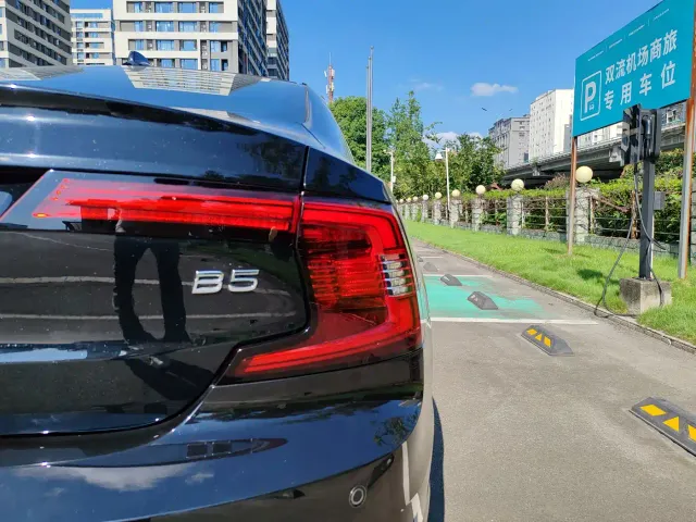 Volvo S90 — Фото автомобиля 7