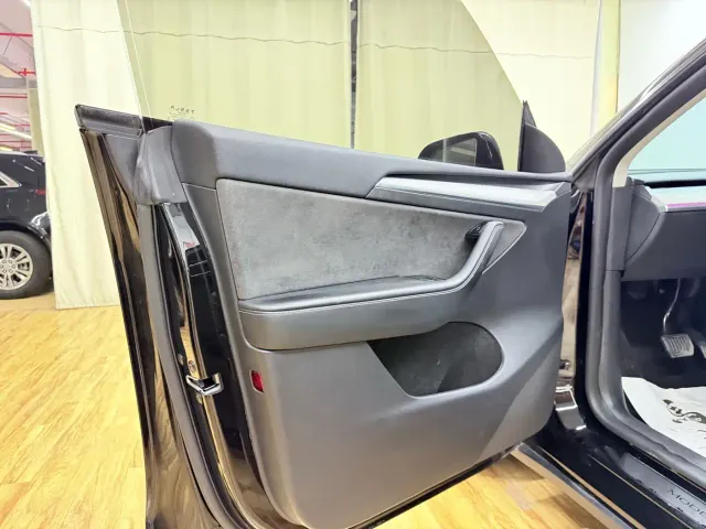 Tesla Model Y — Фото автомобиля 17