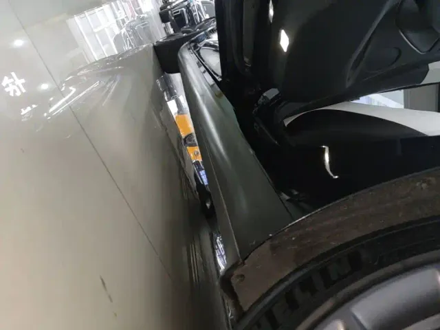Tesla Model 3 — Фото автомобиля 21