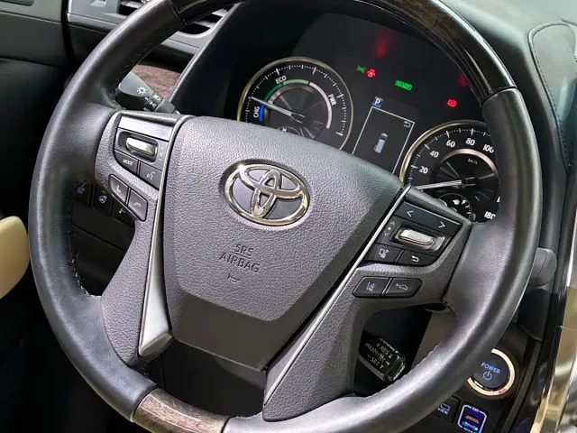 Toyota Alphard — Фото автомобиля 25