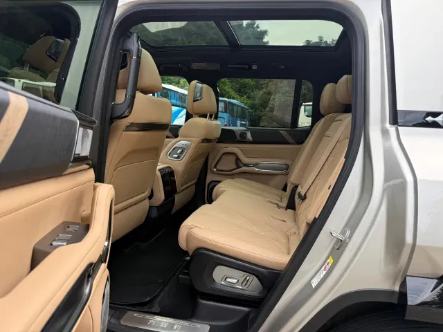 BYD FangChengBao Leopard 8 — Фото автомобиля 12