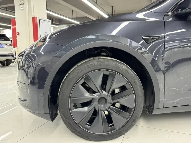 Tesla Model Y — Фото автомобиля 5