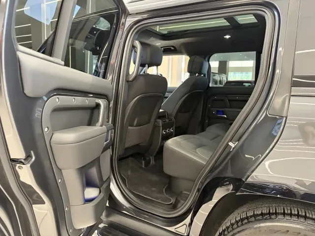 Land Rover Defender — Фото автомобиля 15