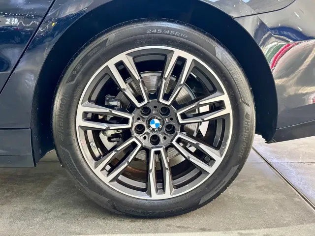 BMW 5 Series — Фото автомобиля 18