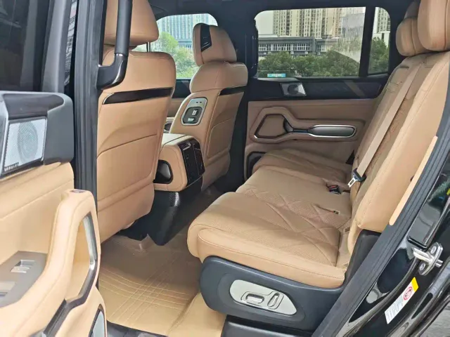 BYD FangChengBao Leopard 8 — Фото автомобиля 11