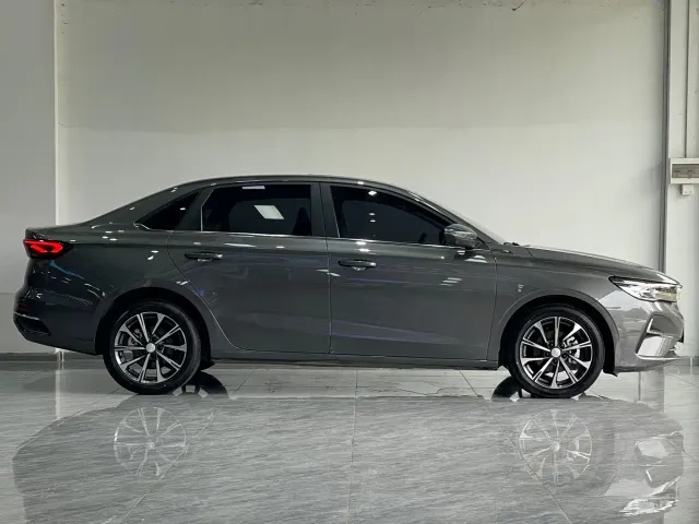 Geely Emgrand — Фото автомобиля 4