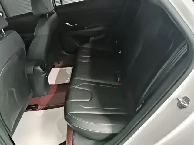 Hyundai Elantra — Фото автомобиля 16
