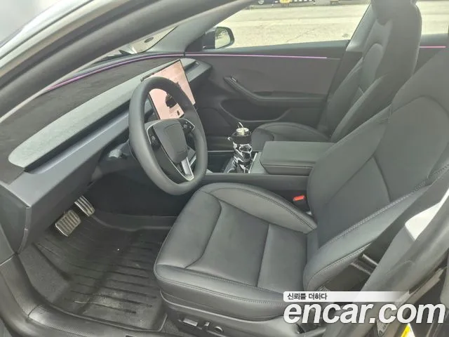 Tesla Model 3 — Фото автомобиля 12