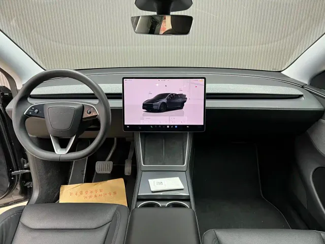 Tesla Model Y — Фото автомобиля 12