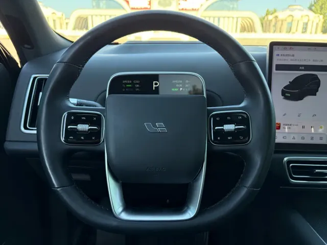 Li Auto Li L8 2023 Pro — Фото автомобиля 12