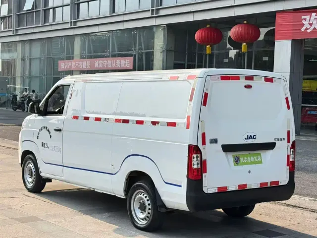 JAC Motors Blue Cat — Фото автомобиля 8