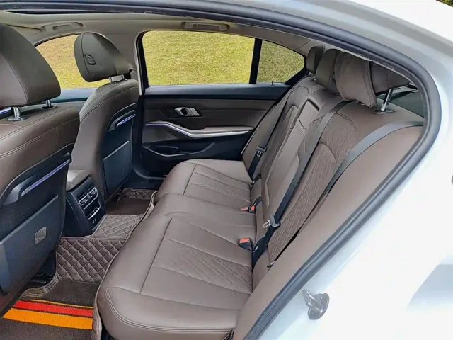 BMW 3 Series — Фото автомобиля 8