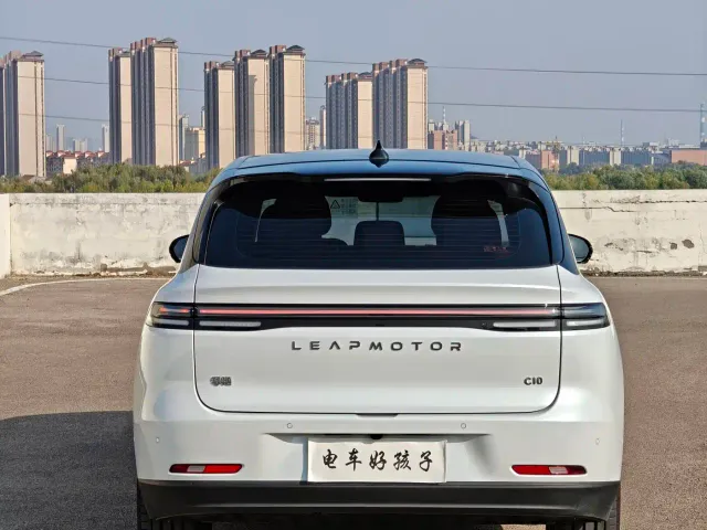 Leapmotor C10 — Фото автомобиля 8