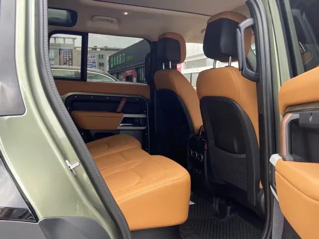 Land Rover Defender — Фото автомобиля 9