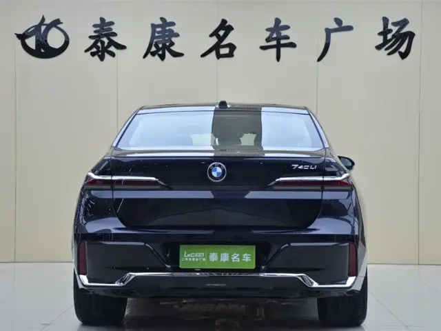 BMW 7 Series — Фото автомобиля 3