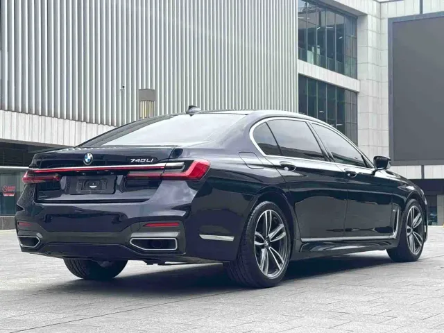 BMW 7 Series — Фото автомобиля 3