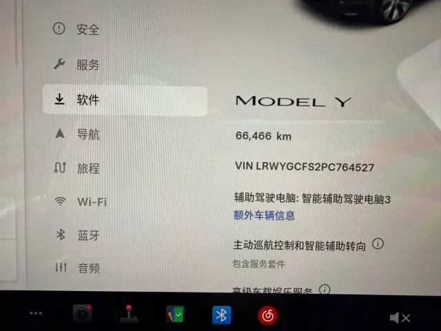 Tesla Model Y — Фото автомобиля 11