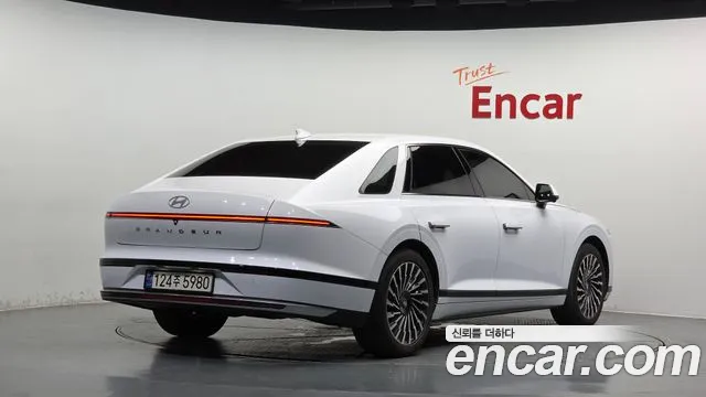 Hyundai Grandeur — Фото автомобиля 2
