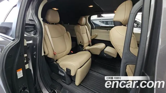 Toyota Sienna Generation 4 — Фото автомобиля 12