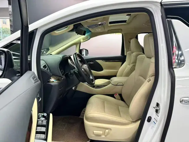Toyota Alphard — Фото автомобиля 9