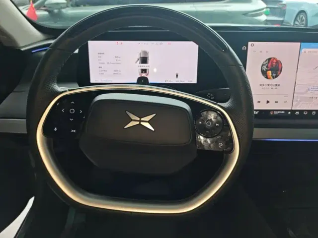 Xpeng P7 — Фото автомобиля 10