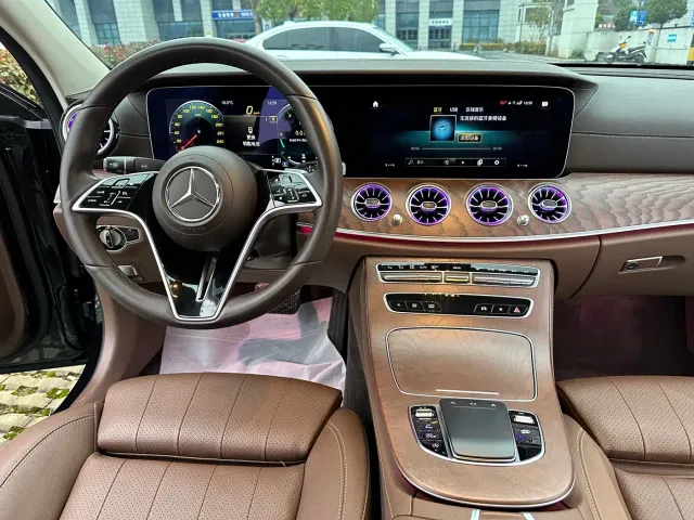 Mercedes-Benz E-Class — Фото автомобиля 13