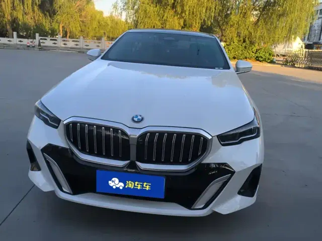BMW 5 Series — Фото автомобиля 2