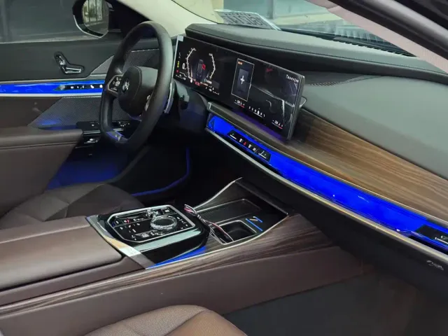 BMW 7 Series — Фото автомобиля 7