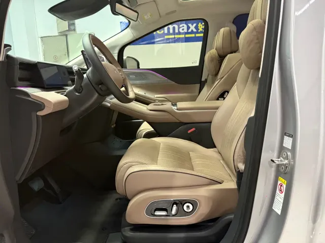 Xpeng X9 — Фото автомобиля 7