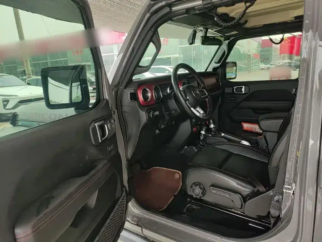Jeep Wrangler — Фото автомобиля 15