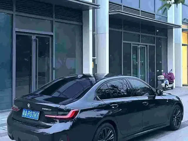 BMW BMW 3 Series 2023 325Li M Sport Black Night Package — Фото автомобиля 3