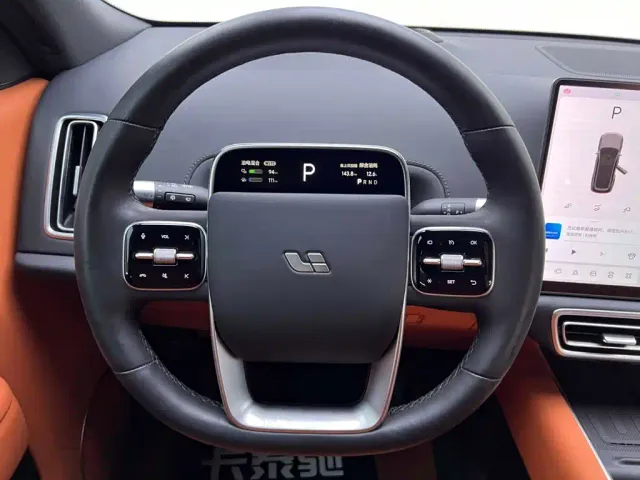 Li Auto L9 — Фото автомобиля 21