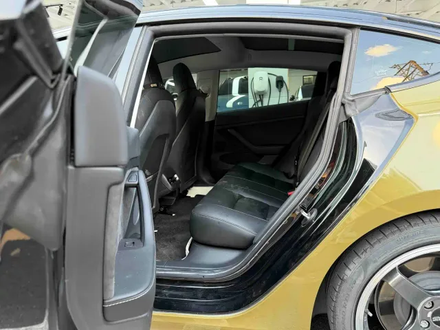 Tesla Model 3 — Фото автомобиля 13