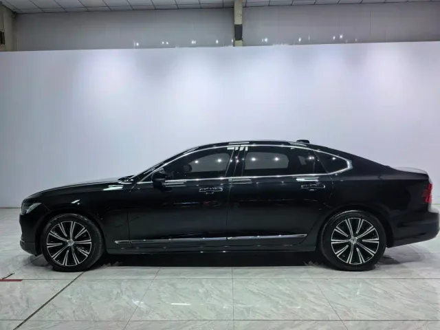 Volvo S90 — Фото автомобиля 4